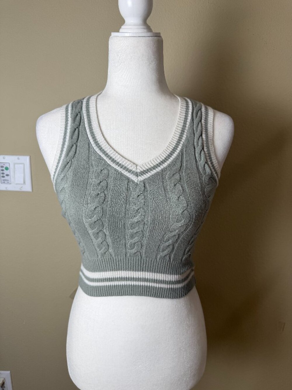 Moon & Madison Sage Green Stretch Knit Sweater Vest Size XS